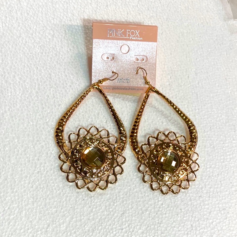 Fancy light weight lead free earrings. Perfect for a night out!!